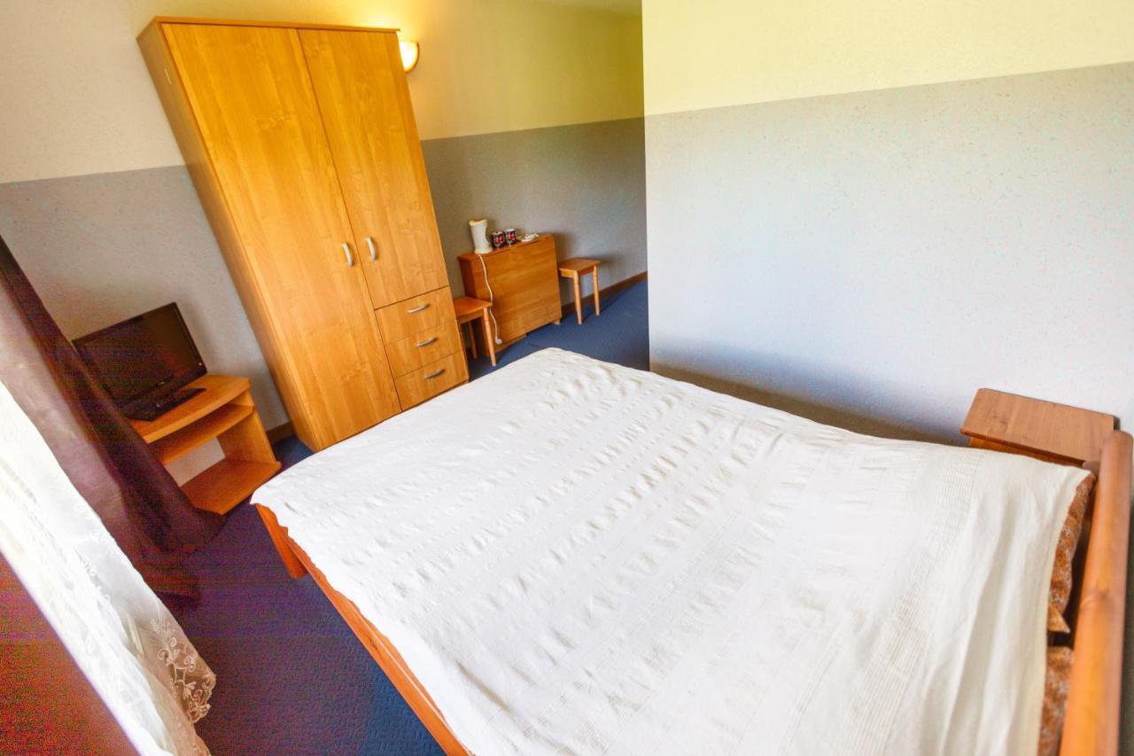 Viesu Nams “Dimantu Ferma” Hotel Ikšķile Buitenkant foto